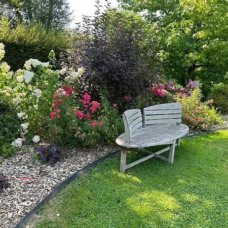 Au Milieu Des Haras Bed & Breakfast *