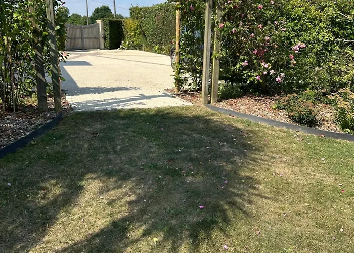 Au Milieu Des Haras לינה וארוחת בוקר Saint-Pierre-Azif