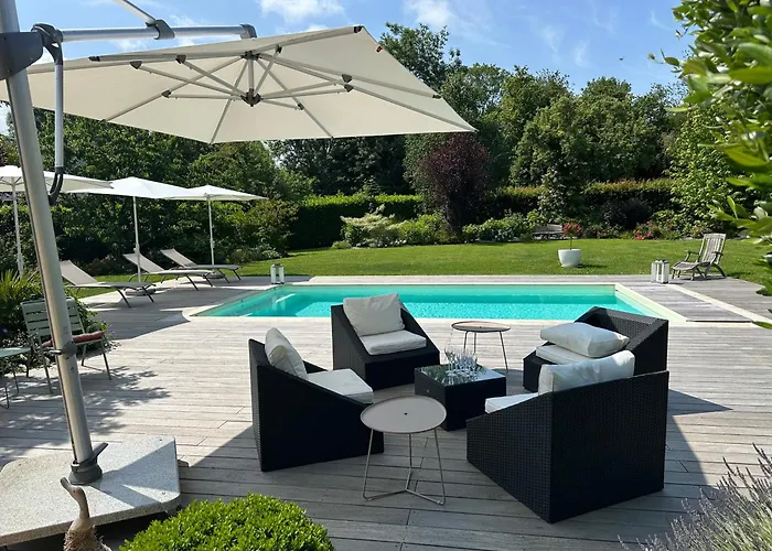 Au Milieu Des Haras Saint-Pierre-Azif